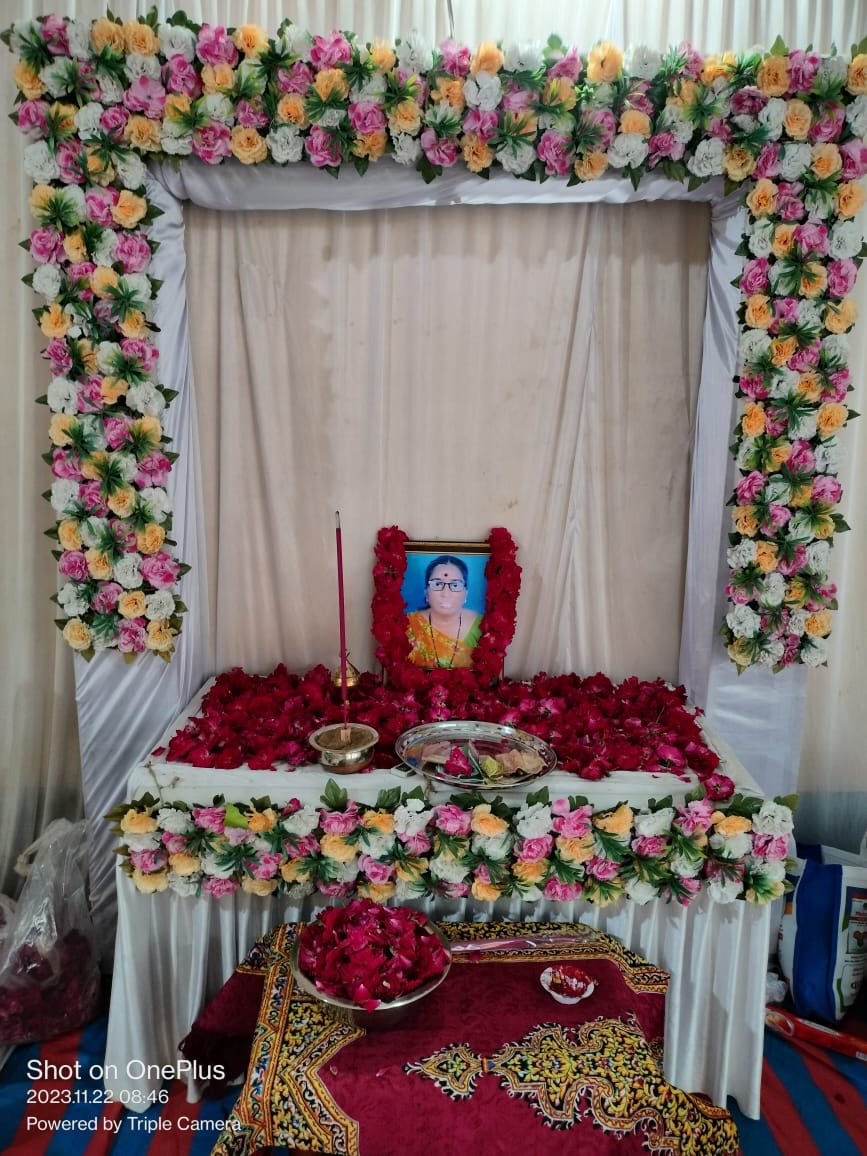 idarshanpatel78's tweet photo. એક ચહેરો જે દ્રષ્ટિમાંથી ક્યારેય ભુલાશે નહીં, એક વ્યકિતત્વ જે કયારેય વિસરાશે નહીં.
પ્રભુ આપના દિવ્ય આત્માને શાંતિ અર્પે એજ પ્રાર્થના...
@idarshanpatel78 https://t.co/WEgXXOQMQH