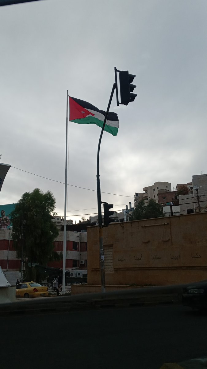 faruh__89's tweet photo. السلط والبيرق الاردني والشتاء  🇯🇴🤍 
مكس مغرمه فيه جداا💕💕💕 https://t.co/HXZiT8GX30