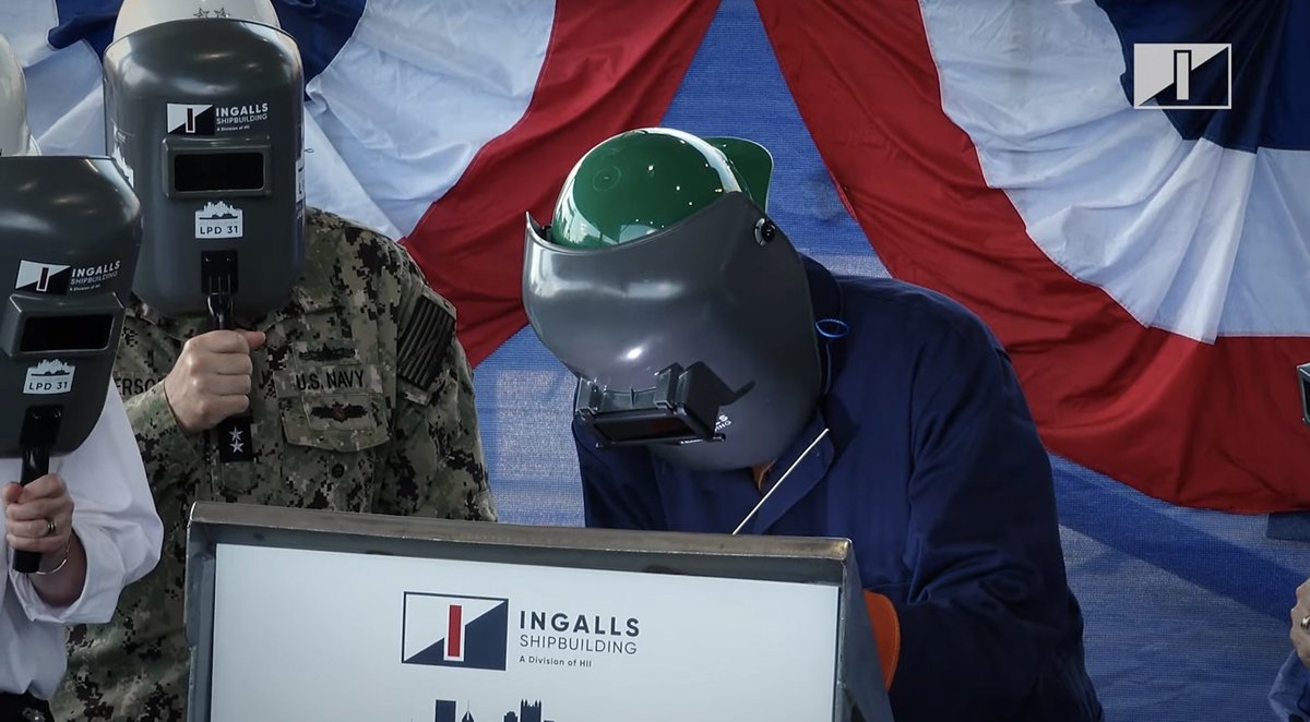 WarshipCam's tweet photo. Future USS Pittsburgh (LPD 31) San Antonio-class Flight II amphibious transport dock with keel authentication at Huntington Ingalls - posted November 21, 2023 #usspittsburgh #lpd31
SRC: YT- HIIYouTube https://t.co/56jgYpYy3Q
