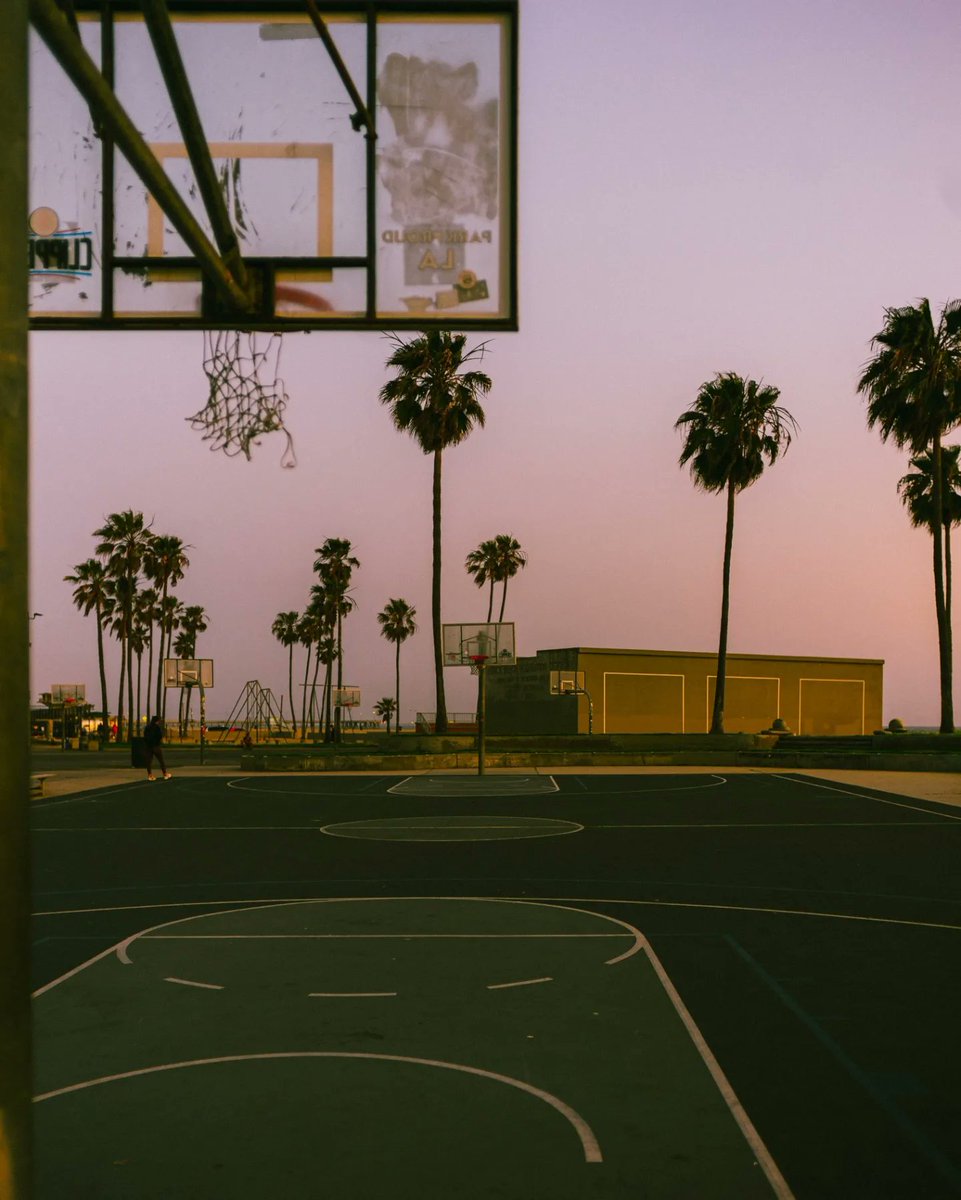 cratter's tweet photo. GM!
#basketball #la #photography #streetphotography #filmphotography #35mm #35mmfilm #madewithkodak https://t.co/l8RbZ4xV4T