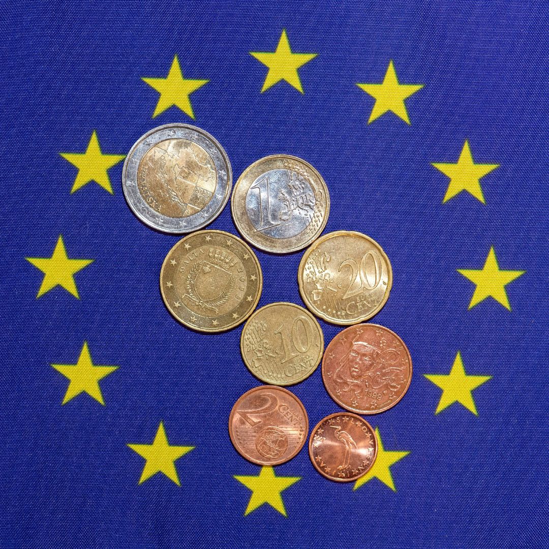 The euro is the second most used currency in the world. And Europeans actively champion and support it. According to our latest #Eurobarometer: 🔹79% of respondents think that having the euro is a good thing for our Union 🔹69% think that having the euro is good for their…