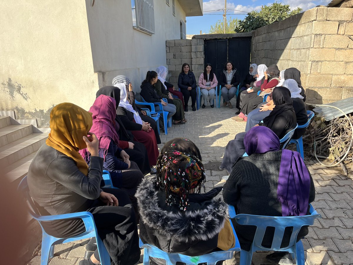 HEDEPNisebin's tweet photo. Me îro di bingeha kampanya TJA û xebatên 25 ê Mijdarê têkoşîna li hember tundiya li ser jinê ya cîhanî, li gundê Kertwênê(Duruca) civîna xweser ya jinan li dar xiste.  #BiJinJiyanAzadiyêBerBiAzadiyêve 
#JinJiyanAzadî https://t.co/woBQ7unItu