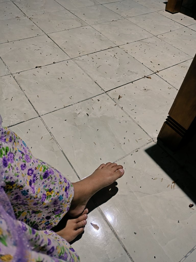 ZuneaM's tweet photo. Perempuan hanya butuh diperhatikan dan didengar. Terlepas dari itu mungkin hanya bahasa rindu yg gagal tersampaikan https://t.co/PmVcNvgVRh