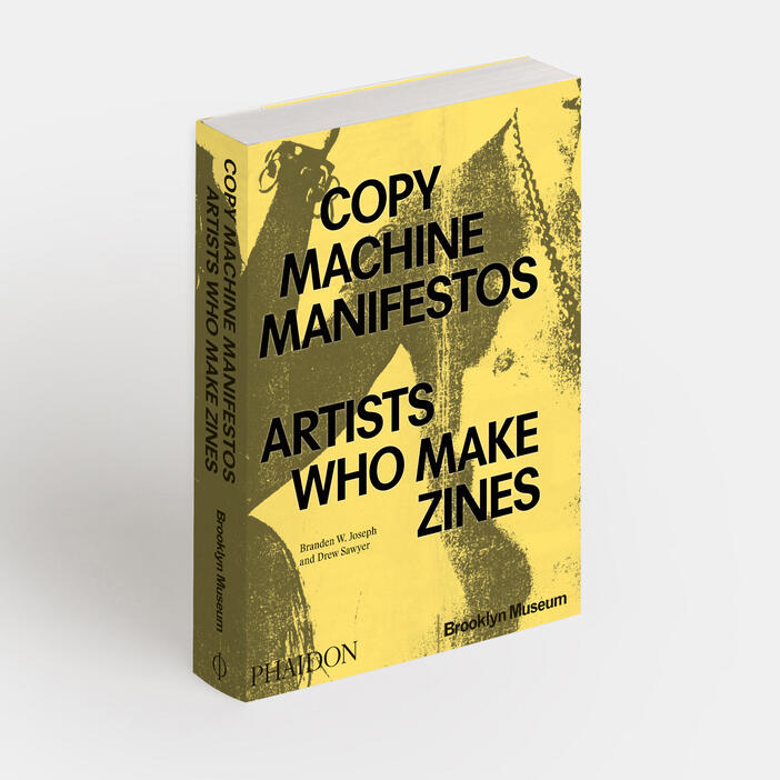ブルックリン美術館で開催されている「Copy Machine Manifestos: Artists Who Make Zines」は、北米で制作された アーティストたちによるZINE の 50 年間の歴史に特化した初の展覧会。
美術館のウェブサイト↓ https://t.co/SRUeJIIVQK