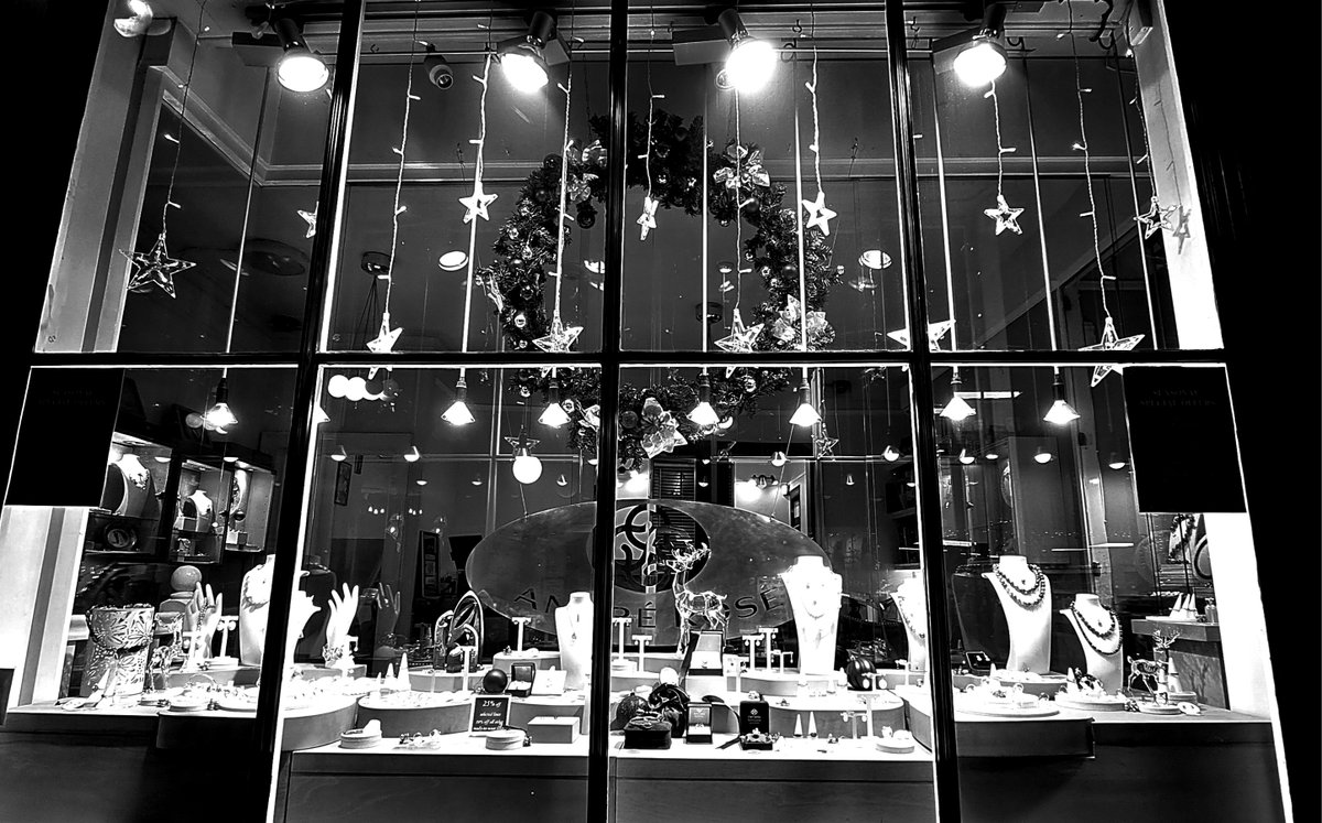 *BLACK FRIDAY EVENT - ENJOY AN AMAZING 15% DISCOUNT OFF OUR READY-TO-WEAR JEWELLERY THIS WEEK UNTIL SATURDAY 25TH NOVEMBER*

#andrerose #ortwinthyssen #supportlocal #forgedincreativity #makeyourchristmas