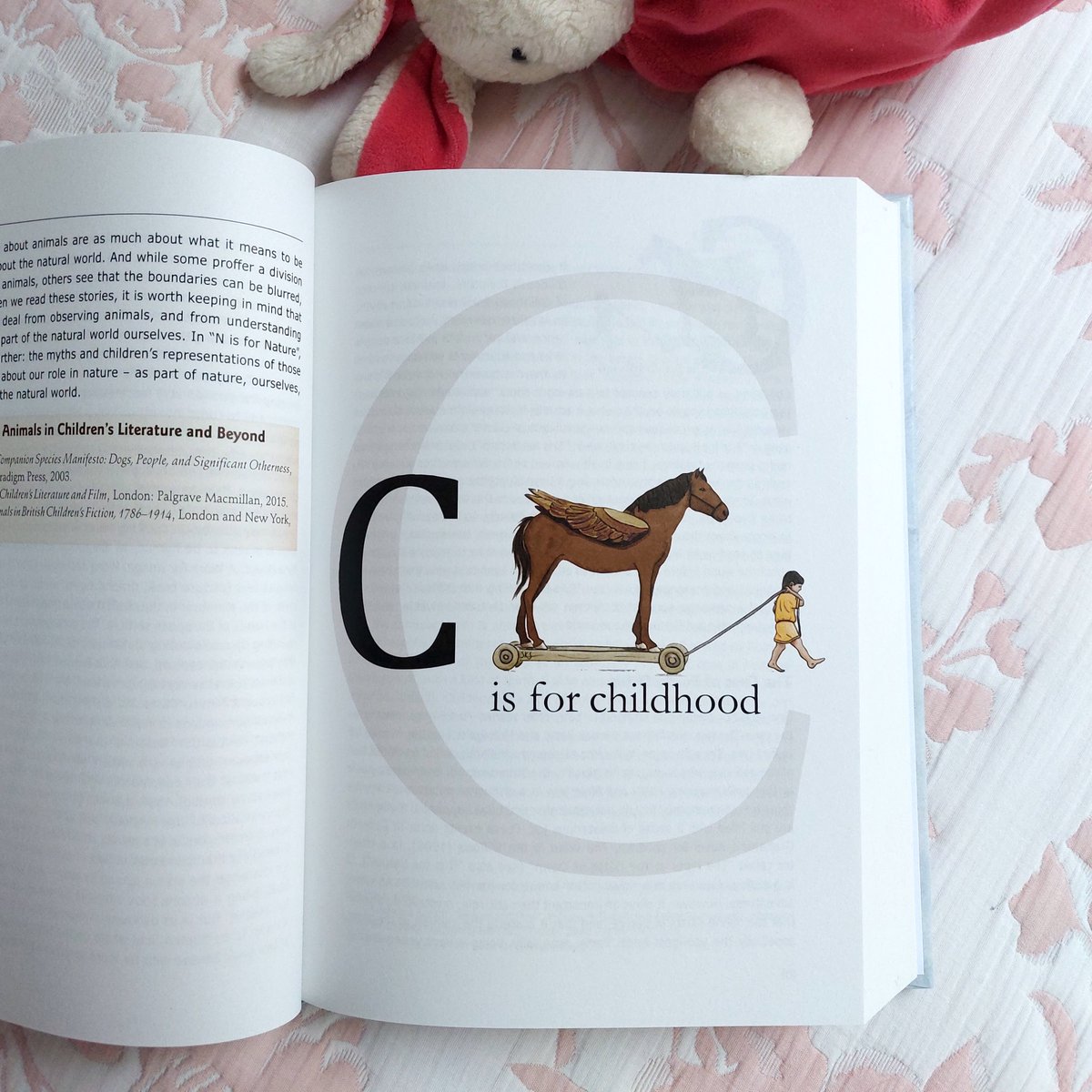 OMChildhood's tweet photo. #AlphabeticalOdyssey in open access
"C is for childhood"
📚🌊Available via the publisher's website: https://t.co/h4h1TSi8vP #OurMythicalChildhood #ERC_Research #childrensliterature #mythretelling #Antiquity #Odyssey #classicalreception #mythology #classicalstudies https://t.co/gqhT651c1U