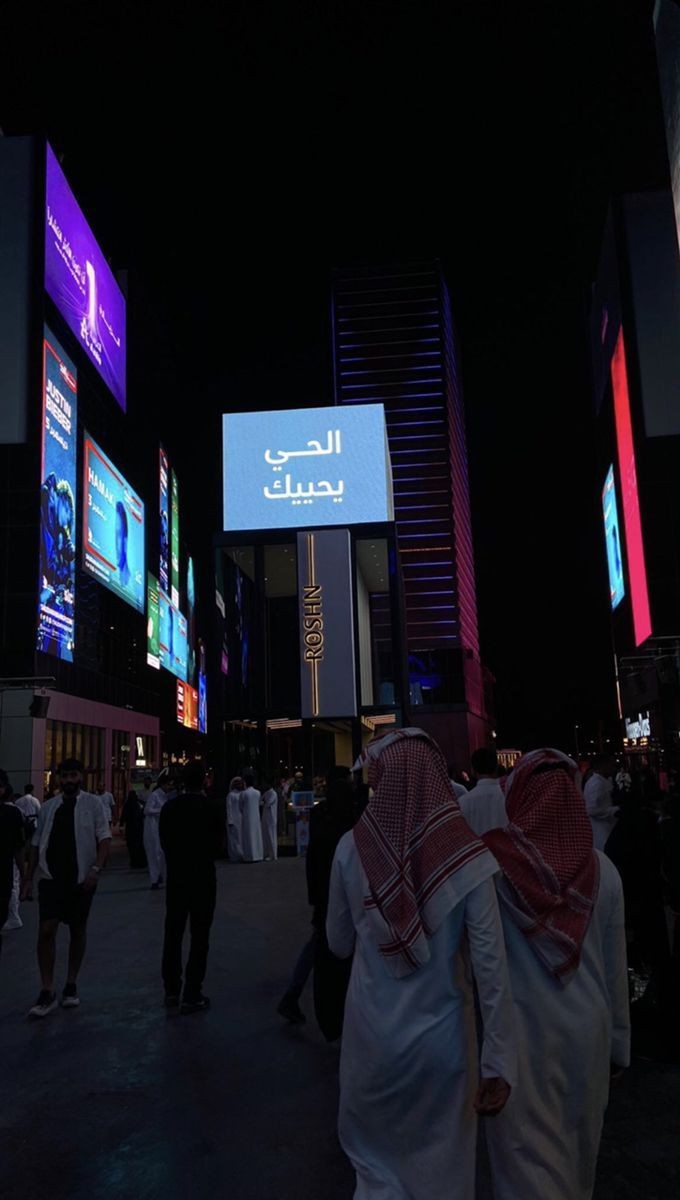 The neighborhood GREETS you.
Saudi Arabia 🌹