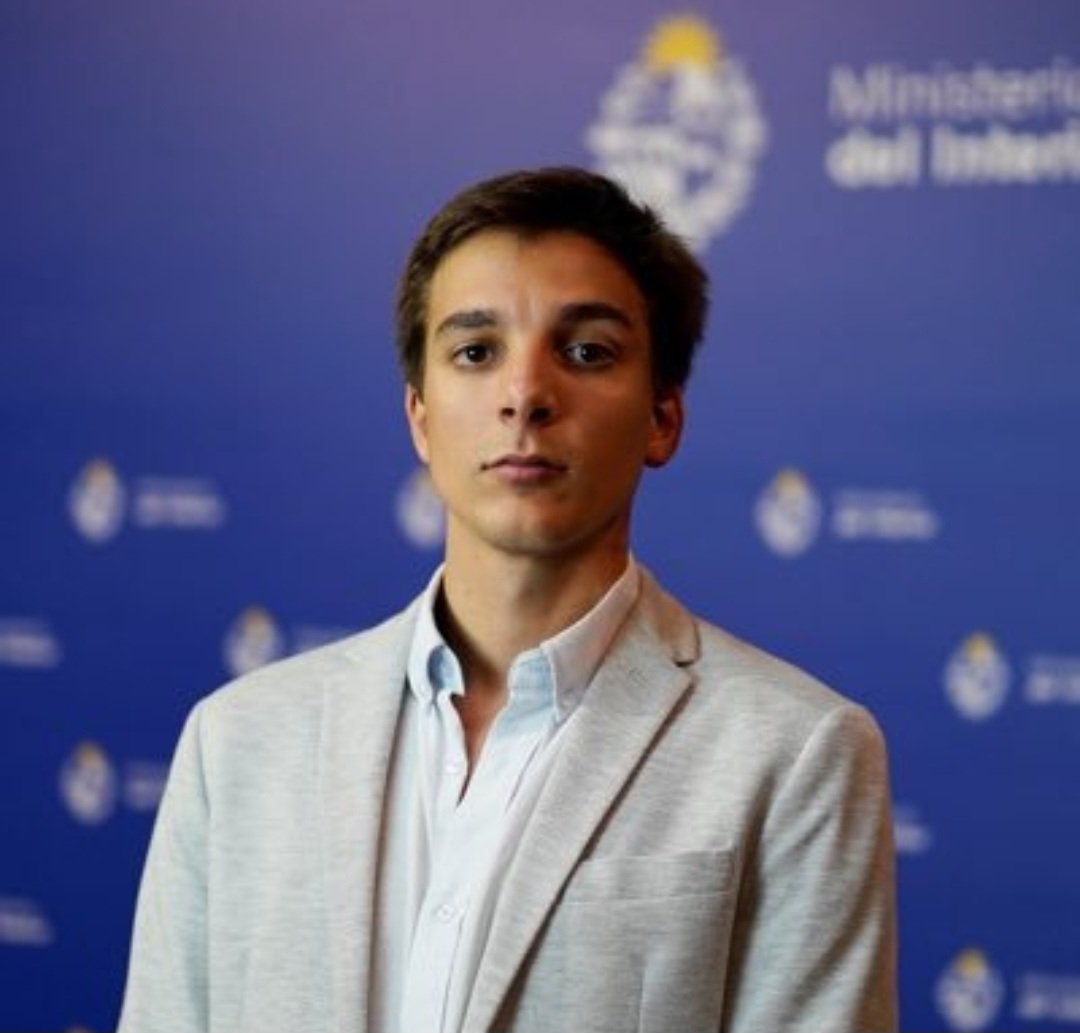 SE BUSCA.
<a href="/Nataliabrites5/">Natalia brites🌊</a> 
<a href="/AlfTuitea/">Alfin</a> 
<a href="/alberico_muniz/">Alberico Muñiz.❤️💙🤍</a> 
<a href="/ZinTV_Uruguay/">ZIN TV</a> 
<a href="/ElOlgaZan/">𝙎𝙩𝙚𝙫𝙚 𝘽𝙪𝙨𝙘𝙚𝙢𝙞 ✌️</a>