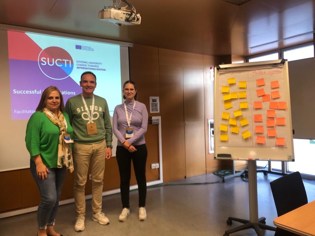 uclm_inter's tweet photo. PTGAS de la @uclm_es participan en el programa @suctiproject "Train the trainers".
Un paso más para sensibilizar y cambiar nuestra cultura interna hacia la Internacionalización y crear así un cambio sistémico a través de este colectivo. https://t.co/sKKaRc6lc2