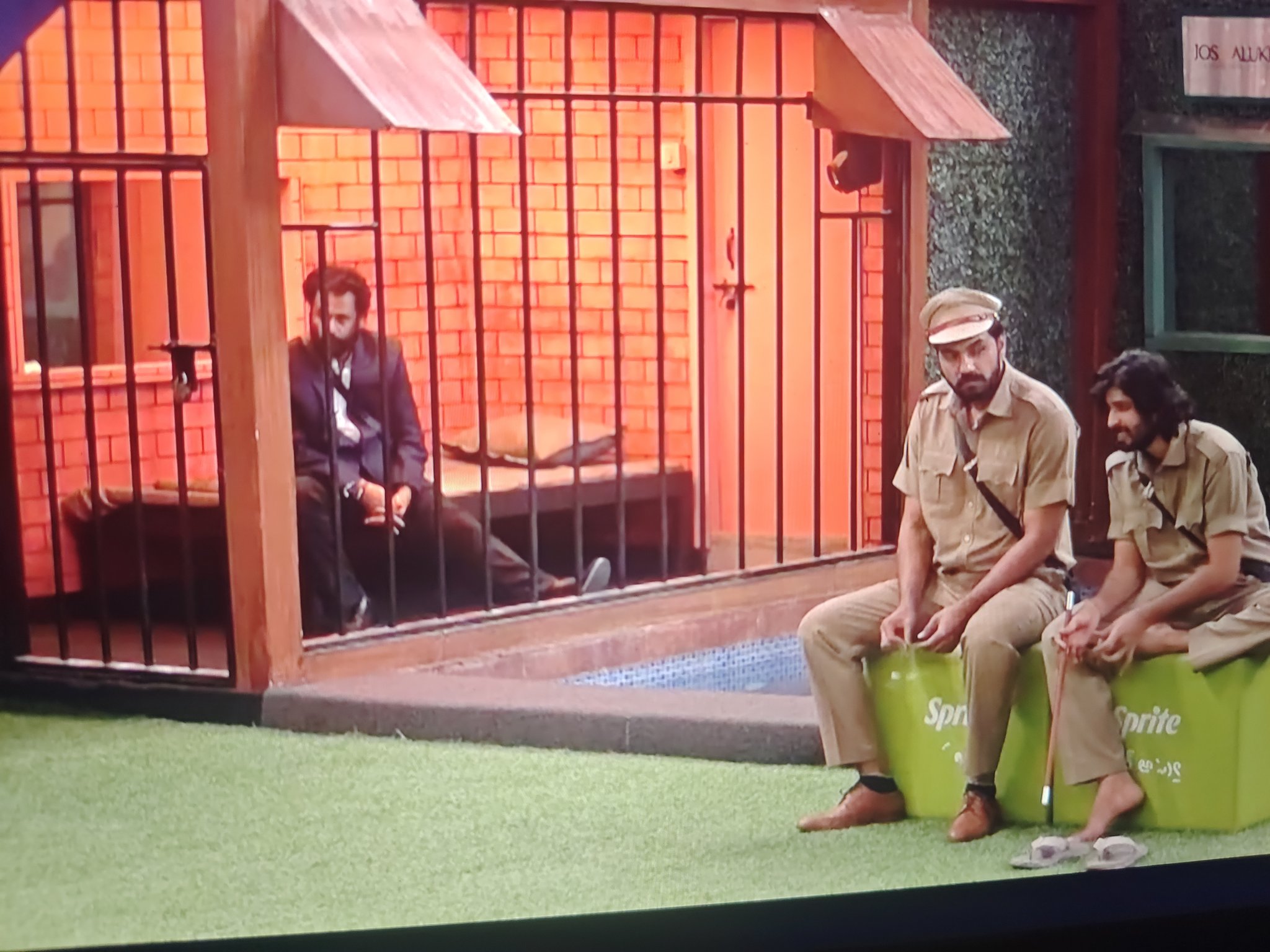 F_ixZfLXEAAHPy2?format=jpg&name=large