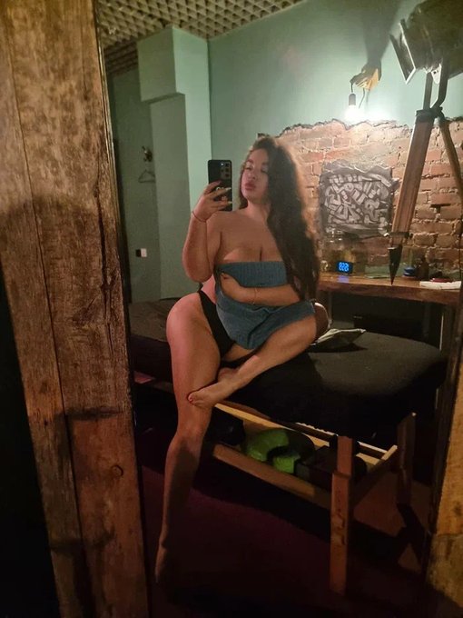 I wish you'd give me a massage right now🖤 Start with my buttocks and end with my breasts 😍 https://t