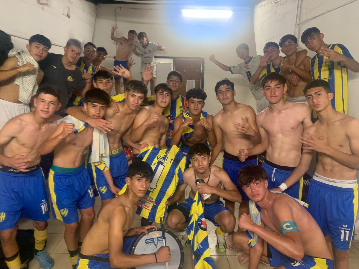 JuveSanLuis's tweet photo. 🏆 ¡CAMPEONES DE LA ZONA INTERIOR! 🏆

La 8va lo hizo de nuevo, ¡goleando y asegurando su lugar como el campeón de la zona interior! 🥇⚽️ https://t.co/1tKBTGN5yC