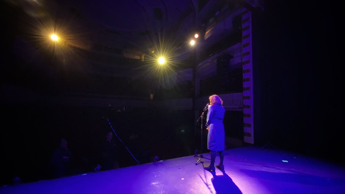 diariovivo_'s tweet photo. 🔥🔥🔥 Inmersos en el ensayo del próximo #DiarioVivo en el @TeatroCofidis. Puliendo cada detalle, afinando cada nota para que este 28N sea único. @clubsmedia https://t.co/bWHHnDXmvW