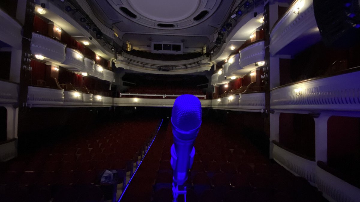 diariovivo_'s tweet photo. 🔥🔥🔥 Inmersos en el ensayo del próximo #DiarioVivo en el @TeatroCofidis. Puliendo cada detalle, afinando cada nota para que este 28N sea único. @clubsmedia https://t.co/bWHHnDXmvW