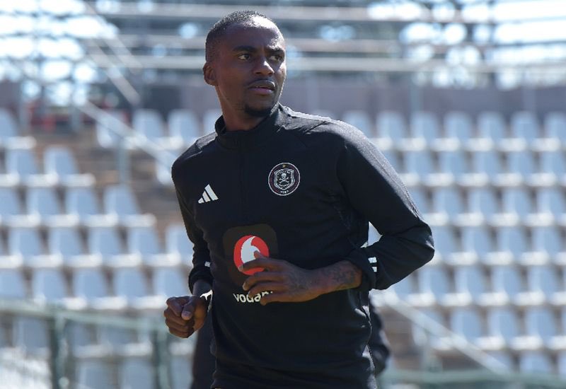 BREAKING! @orlandopirates have temporarily suspended Thembinkosi Lorch from the team. More on the @DriveGfm with @atnyuswa at 16:30 📻