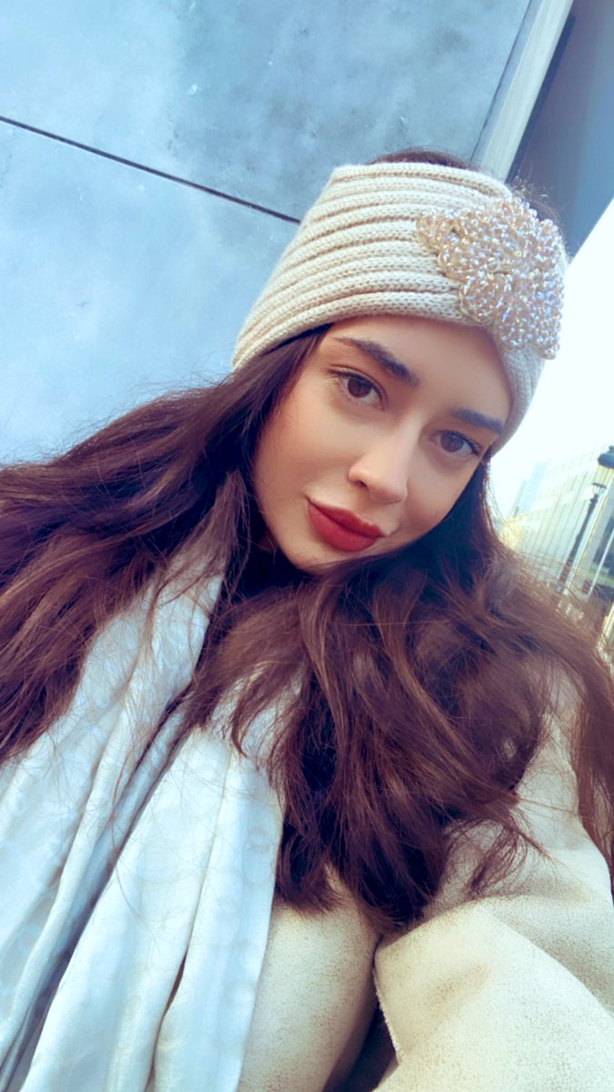 decodeVeroniKa tweet media