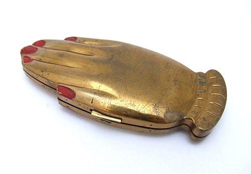 tabibutts's tweet photo. we should all go back to owning unique makeup compacts that we use for years/decades and that eventually get passed down as family heirlooms https://t.co/aLiA87q7Ii