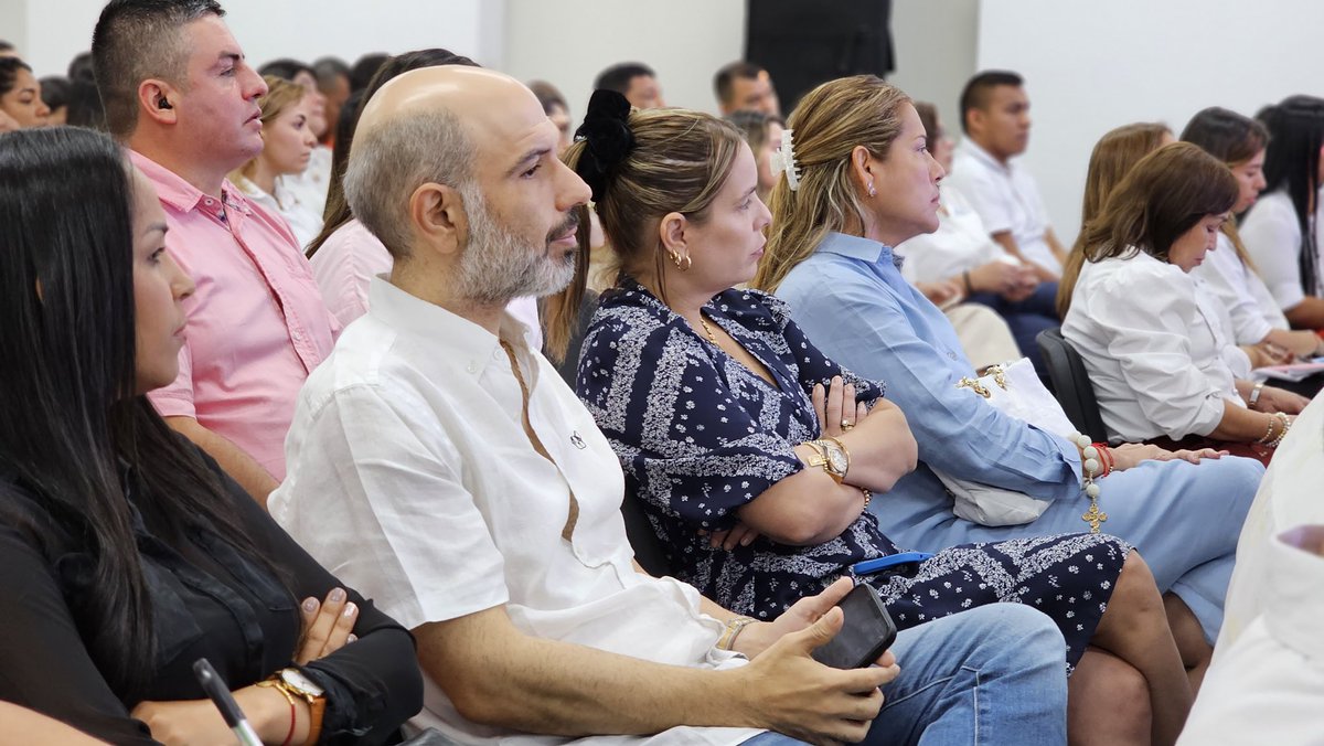 Carlos Ordosgoitia (@caordosgoitia) on Twitter photo Con el equipo del Gobierno de la Gente, el alcalde electo <a href="/kerguelenhugo/">Hugo F. Kerguelen G.</a> y su equipo de trabajo, dimos apertura a la transición de gobierno.
Estamos seguros que trazaremos una hoja de ruta que permitirá revisar aspectos importantes de cara al bienestar de los monterianos. Con el equipo del Gobierno de la Gente, el alcalde electo <a href="/kerguelenhugo/">Hugo F. Kerguelen G.</a> y su equipo de trabajo, dimos apertura a la transición de gobierno.
Estamos seguros que trazaremos una hoja de ruta que permitirá revisar aspectos importantes de cara al bienestar de los monterianos.