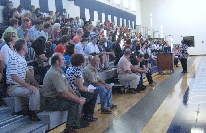 GSSMAlumni's tweet image. We’re so thankful for the extended GSSM family that stands with us in our mission to inspire and educate future leaders: the alums, parents, and friends who support our Govies! Show your gratitude for the GSSM community with us! #7DaysOfThanks #GiveThanksForGSSM 🦃💙