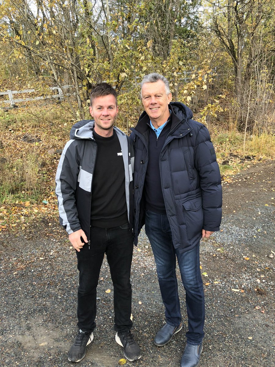Chris_EPSC's tweet photo. Met this Leeds United legend at a ski-jump facility in Oslo, Norway. Those Champions League memories in the early 2000s were something else. #davidoleary https://t.co/OSXpp8OT6o