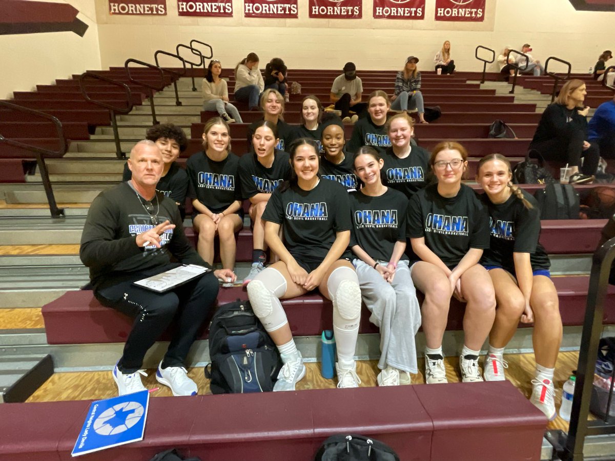 Cheightsladydev's tweet image. Happy Thanksgiving from our basketball  family! #ohana. #5:11