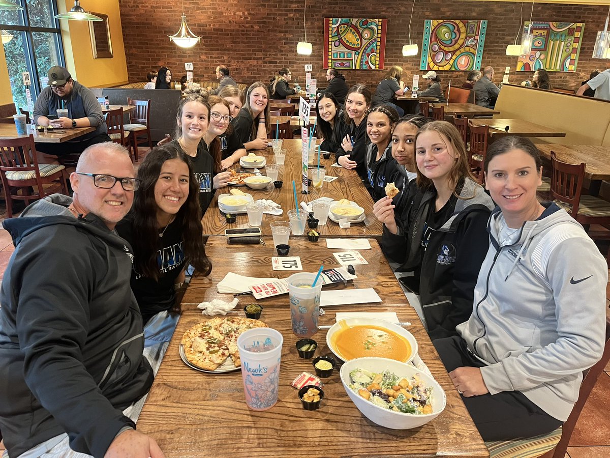 Cheightsladydev's tweet image. Happy Thanksgiving from our basketball  family! #ohana. #5:11