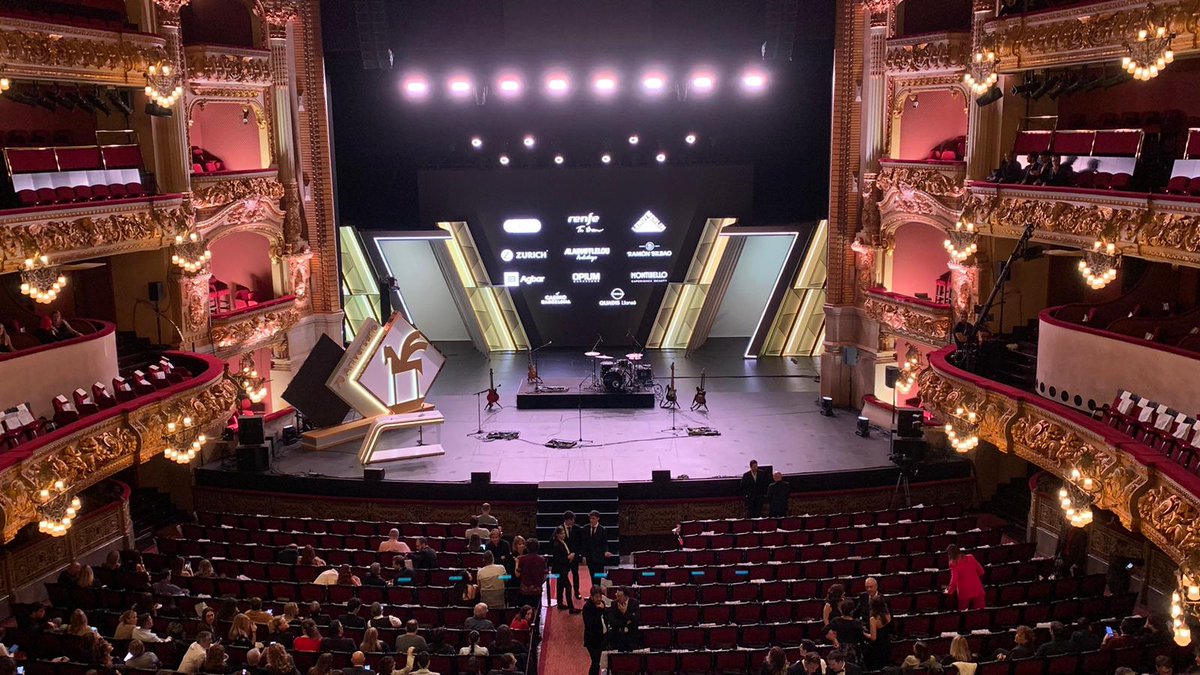 Hoy es un día muy especial para los que trabajamos en <a href="/La_SER/">Cadena SER</a>. Estamos de gala. #Ondas2023.
(La foto es de <a href="/fxsanchez/">Xavier Sánchez Mesa</a>, que tiene mejor móvil 😝)