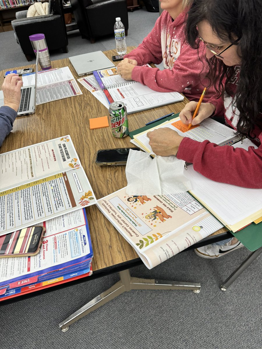 Any day with <a href="/BHSLonghorns/">BHSLonghorns</a> and @EdCoachHeather is a great day! Today we focused on Chunking Content into Digestible Bites-very fitting for the season! 🦃 <a href="/ESU_10/">ESU10</a>