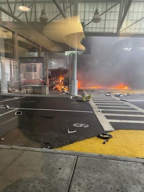 bytesintruth's tweet photo. βͺοΈ BREAKING NEWS βͺοΈ
So it begins
Car entering US from Islamic Canada EXPLODES on Rainbow Bridge
Murdering at least two
As four land crossings between the two countries are now closed~ https://t.co/XD3GDv26FT