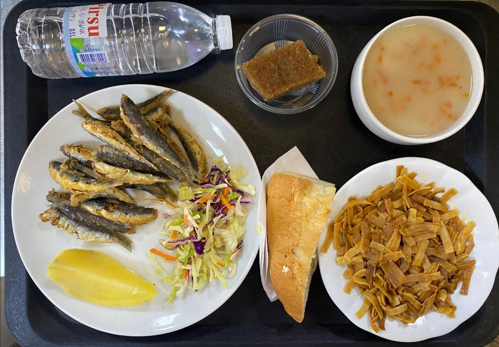 YURTLARIMIZDA BUGÜNKÜ MENÜ🍲

Yemek en az üç duyuya hitap etmeli; koku, görme, tat alma... 

Bugün Yurtlarımızda yemeklerin güzel kokuları koridorlara kadar ulaştı.