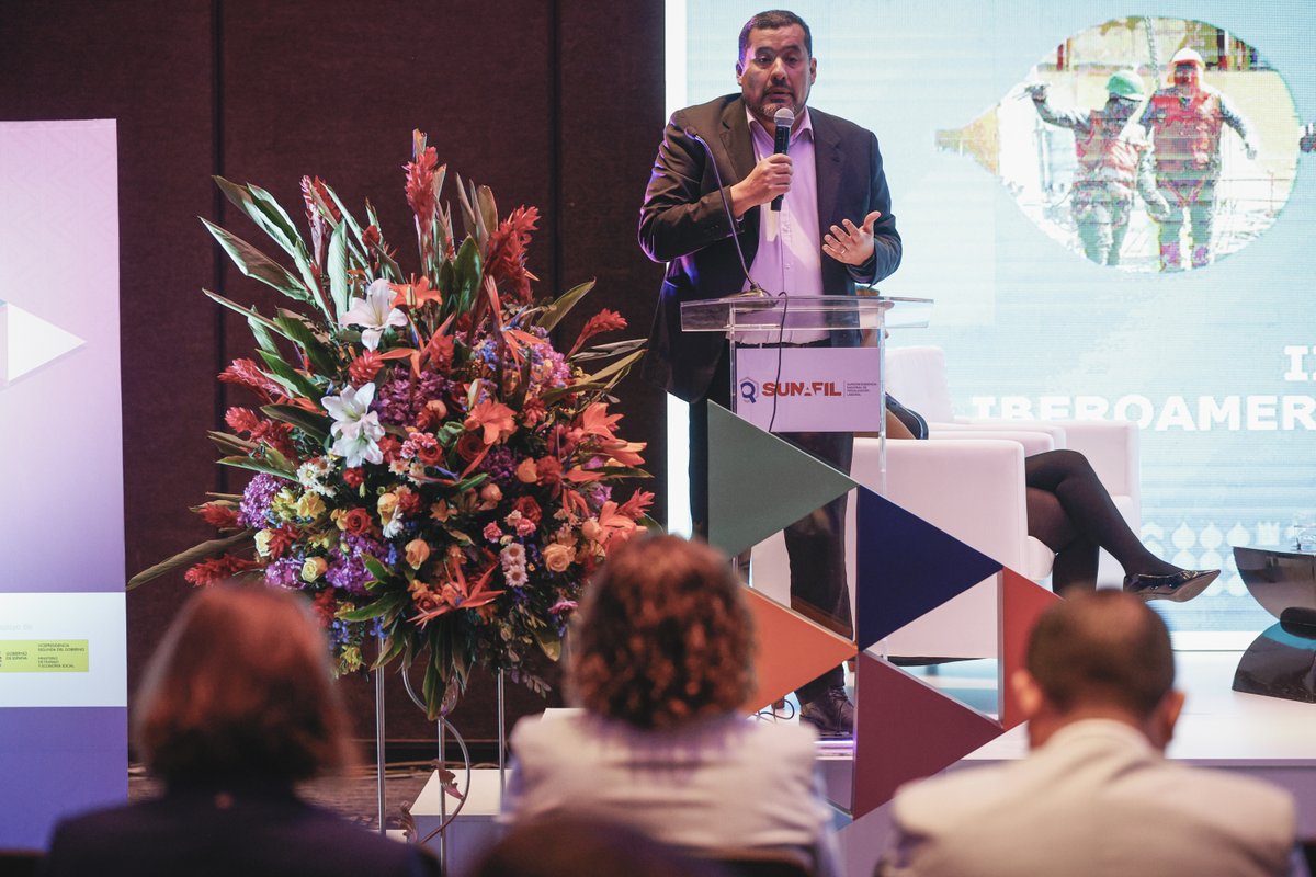 DirecDelTrabajo's tweet photo. 📌Subdirector @cristianpub participa en mesa redonda de #REDIBIT, para conversar sobre las posibilidades de colaboración entre las escuelas y los programas de inspección del trabajo iberoamericanos.
👉🏻Participan @empleogob, Gonzalo Giménez y @mintrabalhobr, Lorena Guimarães. https://t.co/VjEWDysdXG