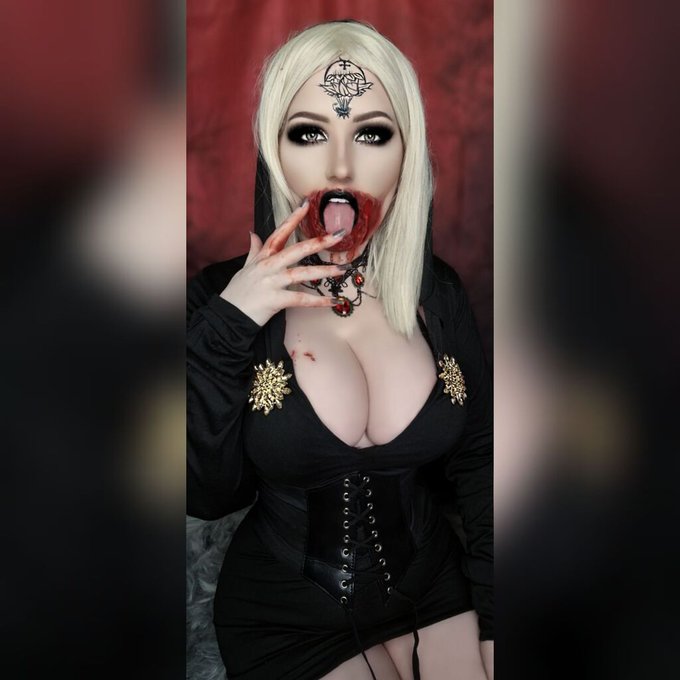 Tasty blood (that looks like a beard) 😝😂 https://t.co/pQeUelkAMy<a href="/tag/friskyfriday"class="tags"><span>#friskyfriday</span></a>