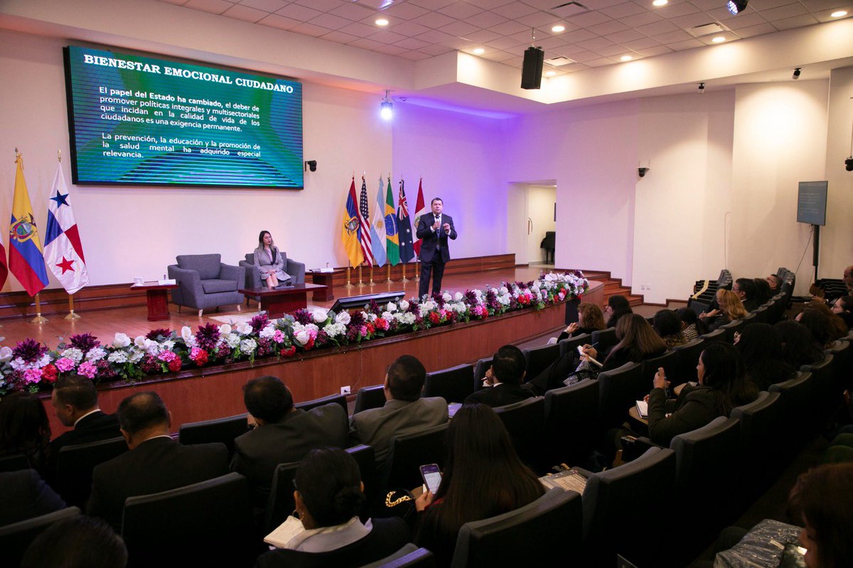 PJEdomex's tweet photo. Los trabajos iniciaron con la ponencia “¿Por qué la Justicia debe ser Terapéutica?” a cargo del Magistrado @OZunando y 
“La Justicia Terapéutica aplicada a la evaluación y tratamiento de personas en instituciones penitenciarias” presentada por @vibarber2. 

Ambas en torno al rol de la ley como agente terapéutico.