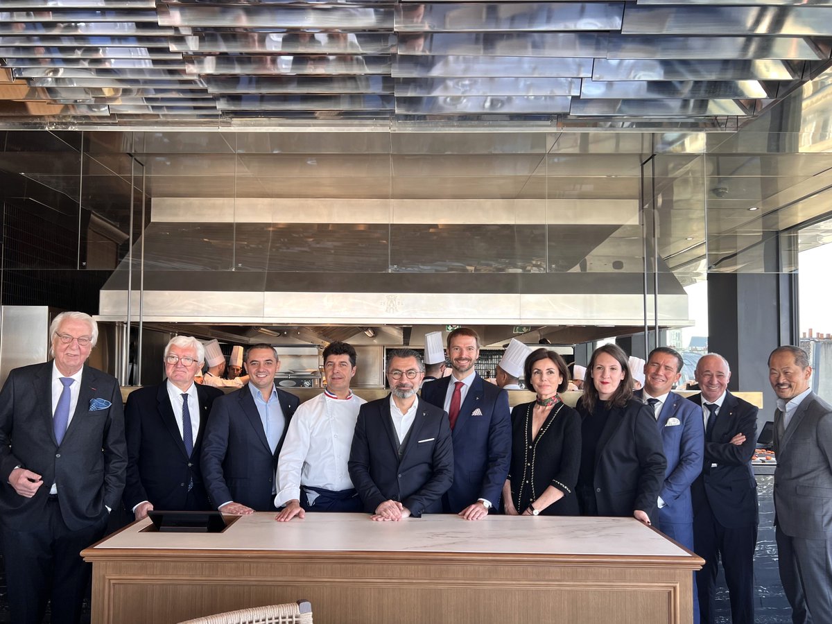 Quel immense plaisir d'accueillir dans la toute nouvelle Tour le Conseil d'Admininistration des Grandes Tables du Monde, Association co-fondée en 1954 par mon père et qui porte haut les couleurs de la gastronomie et du savoir-accueillir à travers le monde! <a href="/LGTDM/">GrandesTablesDuMonde</a> <a href="/latourdargent/">La Tour d'Argent Paris</a>