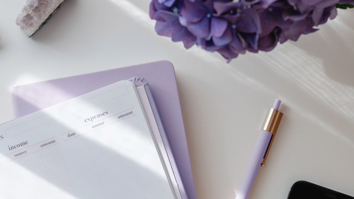 Drowning in the whirlwind of social media noise as Black Friday approaches?

Here's what I’m doing

1. Schedule 'digital detox' breaks

2. Step back &amp; breathe

3. Set aside specific times to engage with social media

Give me a👍in the comments below if you need a digital detox?