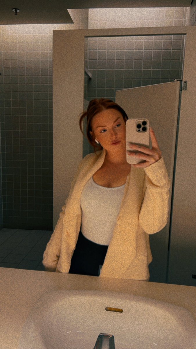 KaylaaLaura tweet picture