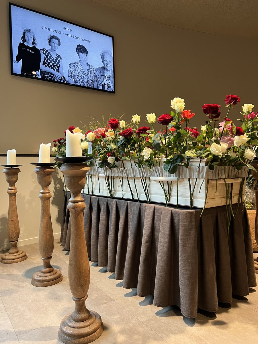 Edith van Montfort tweet media