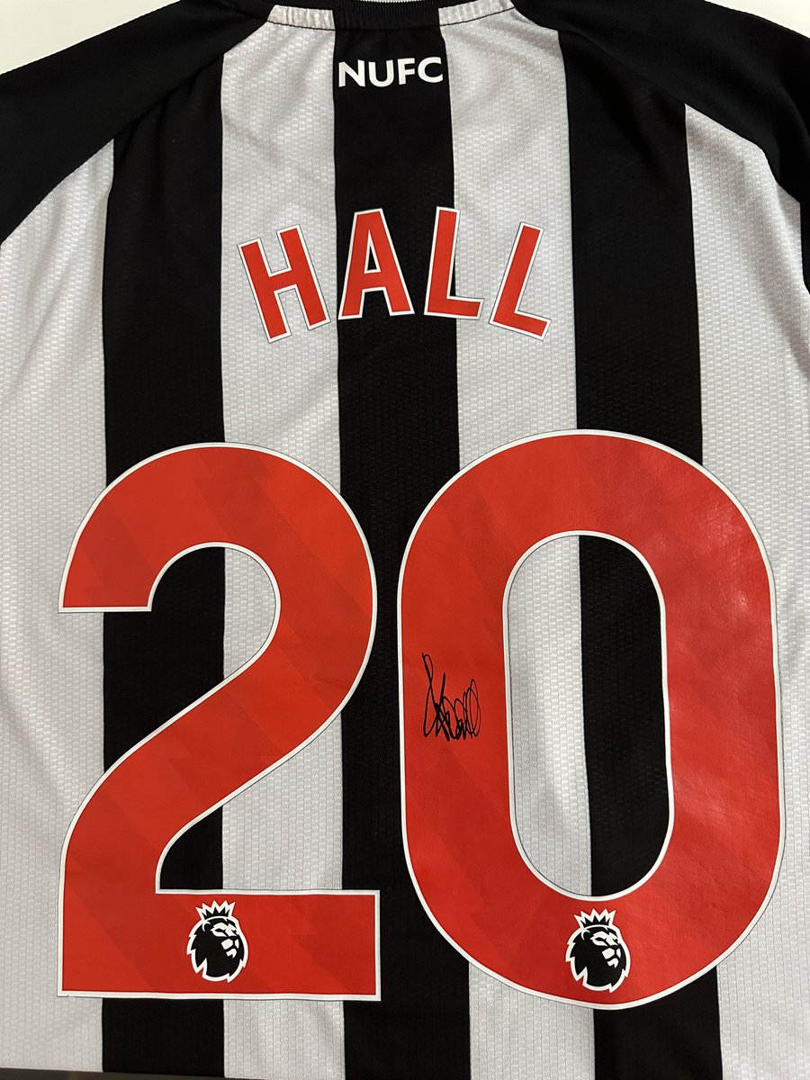 Today we had the delight of welcoming ex @Binfieldschool pupil &amp; <a href="/NUFC/">Newcastle United</a> player Lewis Hall. He was joined by his brother, ex pupil &amp; professional footballer <a href="/ConnorHall12345/">Connor Hall</a> for a Q&amp;A session with the whole school. Everyone loved the opportunity to meet you both ⚽️⚽️
