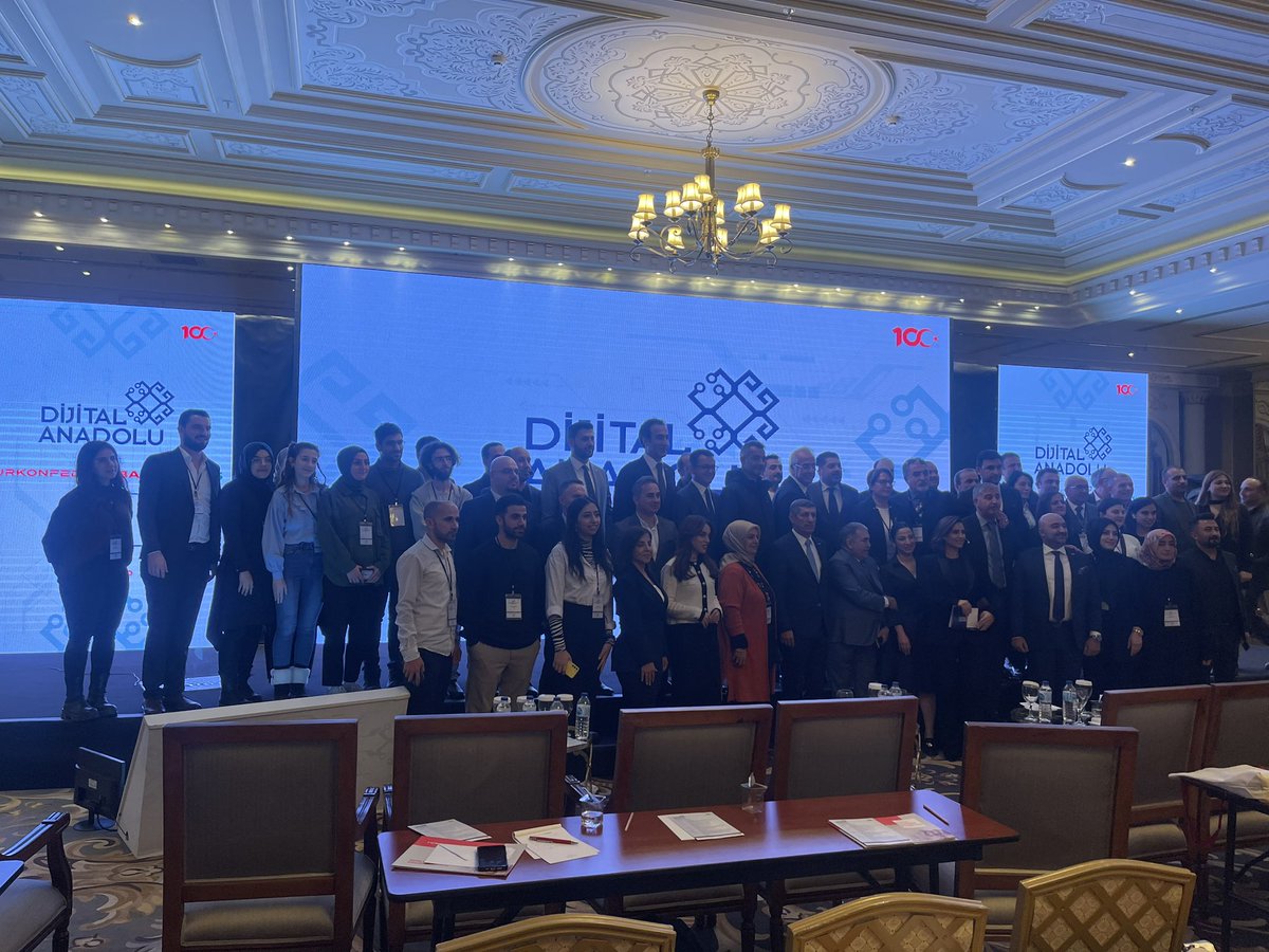 Yaz Gelsin E-Ticaret ekibi olarak Van Elite World Otel’de <a href="/dogusifed_/">DOĞUSİFED</a> organizasyonu ile düzenlenen #DijitalAnadolu etkinliğine katılım sağladık. Müthiş yoğun katılım vardı. Bir birinden değerli konuşmacılarla sohbet etme fırsatı yaratan <a href="/MuslumErbayy/">Müslüm ERBAY</a> Başkanımıza teşekkür ederiz.