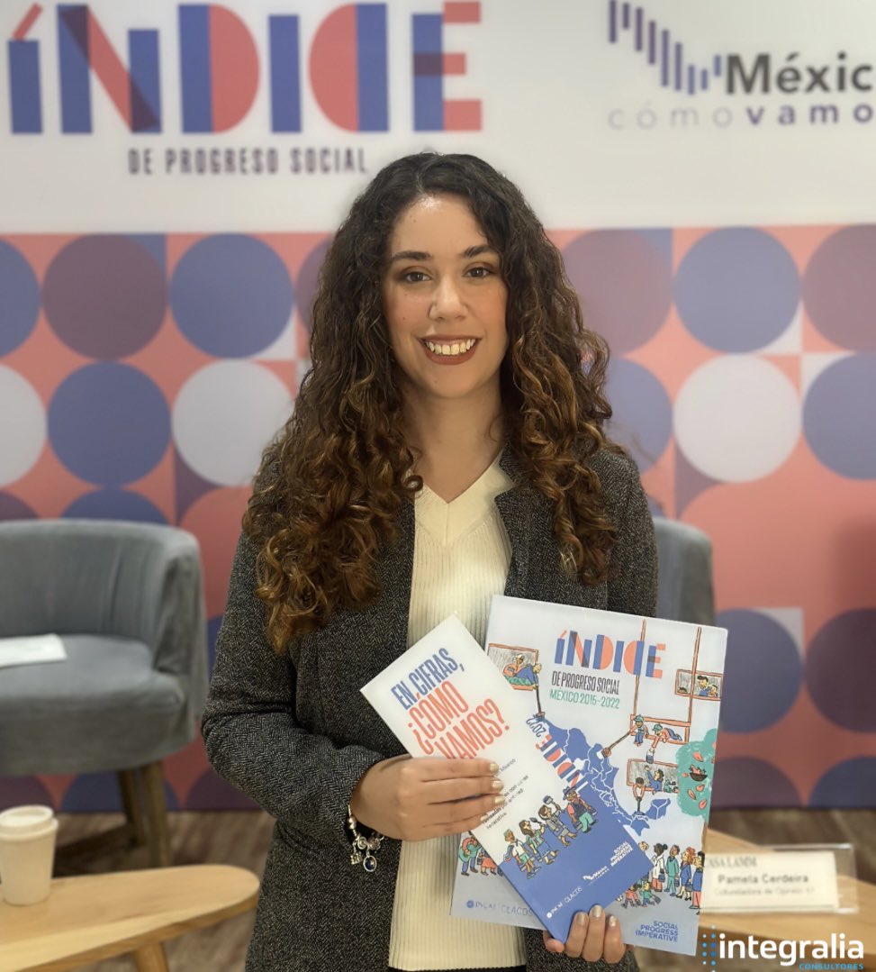 Integralia_Mx's tweet photo. Nuestro equipo de energía e infraestructura colaboró con información útil para el análisis relacionado con los temas de apertura comercial y nearshoring en el Índice de Progreso Social de @MexicoComoVamos. Nuestra subdirectora de energía @mony_rdiaz estuvo presente en el evento en representación de Integralia.
