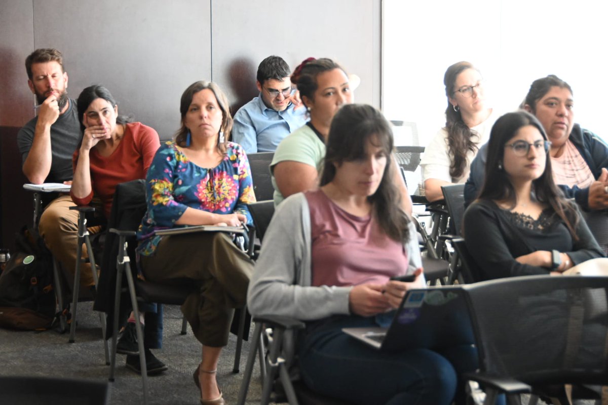 #AHORA Desarrollamos la charla "Cambio comportamental como herramienta aplicada a residuos", a cargo del sub-grupo de Participación y Educación del Plan Nacional de Gestión de Residuos, <a href="/CempreUy/">Cempre Uruguay</a> y nuestro ministerio 📗🚮🗣️

#residuos #ambiente #Uruguay #sostenible