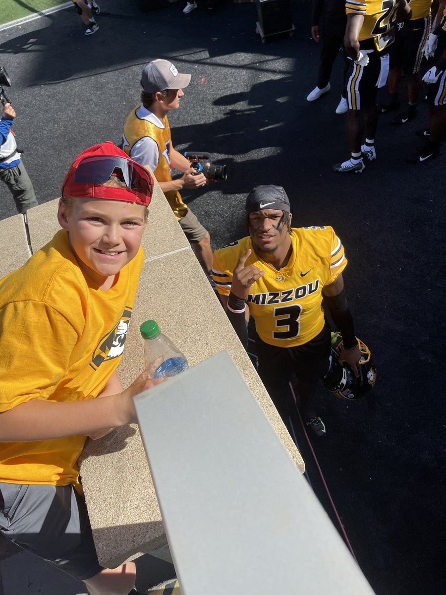 mbuydos's tweet photo. @lutherburden3  We just noticed your profile pic and my son is one of the boys in the photo from last season.  He’s a huge fan and has been talking nonstop about you throwing him a towel before TN .  Thx for making the games a great experience for him the past couple of seasons. https://t.co/TjqdkR7uXy