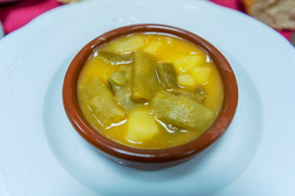 PAsturianu's tweet photo. 3/5 - POTE DE FRÉJOLES #IIFolixaDelPote #LaAllandesa
#TOPote por una gran razón: Este potaje es el que hacía muchos días mi madre con los frejoles de la huerta y la receta de nuestra casa en Cangas del Narcea. Y este tenía el mismo sabor.
¡Qué recuerdos!🥰🥰 https://t.co/E9lpcGARkW