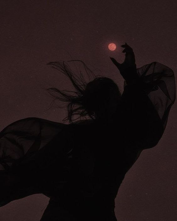 cesia_ruby's tweet photo. ¿Quién dijo que cuando una persona triste habla o escribe de su tristeza, esa tristeza disminuye? 
Hay tristezas que ni el hablar, ni escribir, ni el aislamiento, ni el silencio reducen. La tristeza que está en el corazón, en la mente, en la garganta y en los ojos Nunca se seca. https://t.co/LhSd2G2ij6