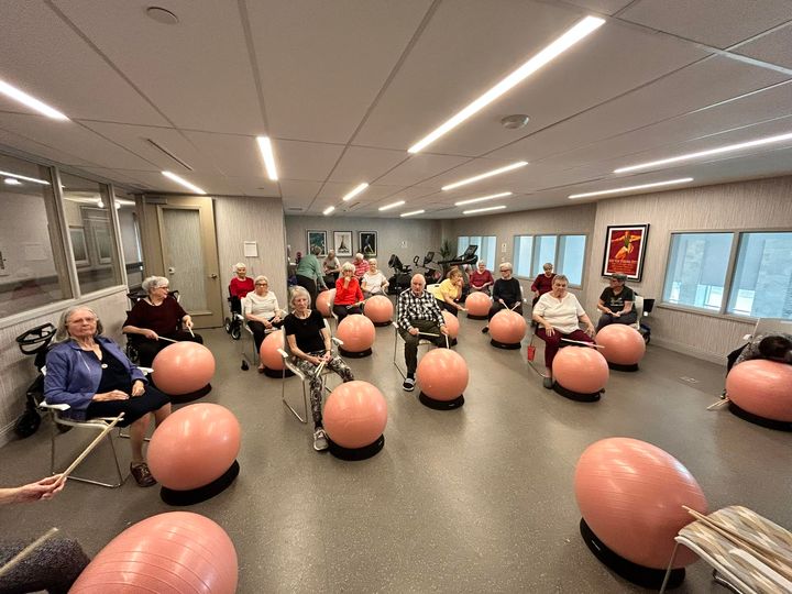 The most fun you can have while exercising!! 🥁
Learn more about Aspen Heights Retirement residence:
allseniorscare.com/aspen-summit-d…
#AspenHeights #AllSeniorsCare #DrumFit