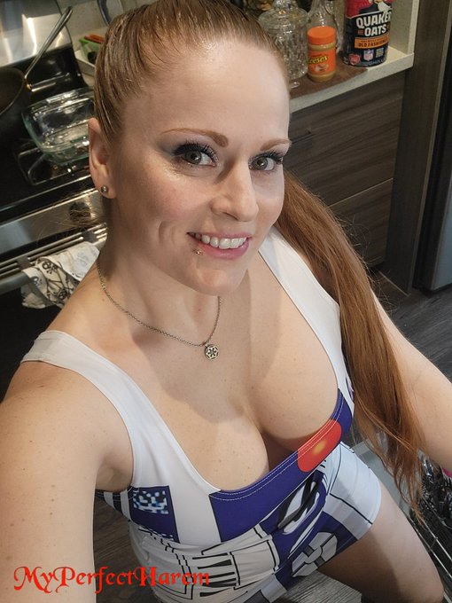 I just cleaned the whole kitchen just so I can ruin it again on stream today 😅 Getting ready to bake<a href="/tag/modelcoach"class="tags"><span>#modelcoach</span></a><a href="/tag/altstarawards"class="tags"><span>#altstarawards</span></a>