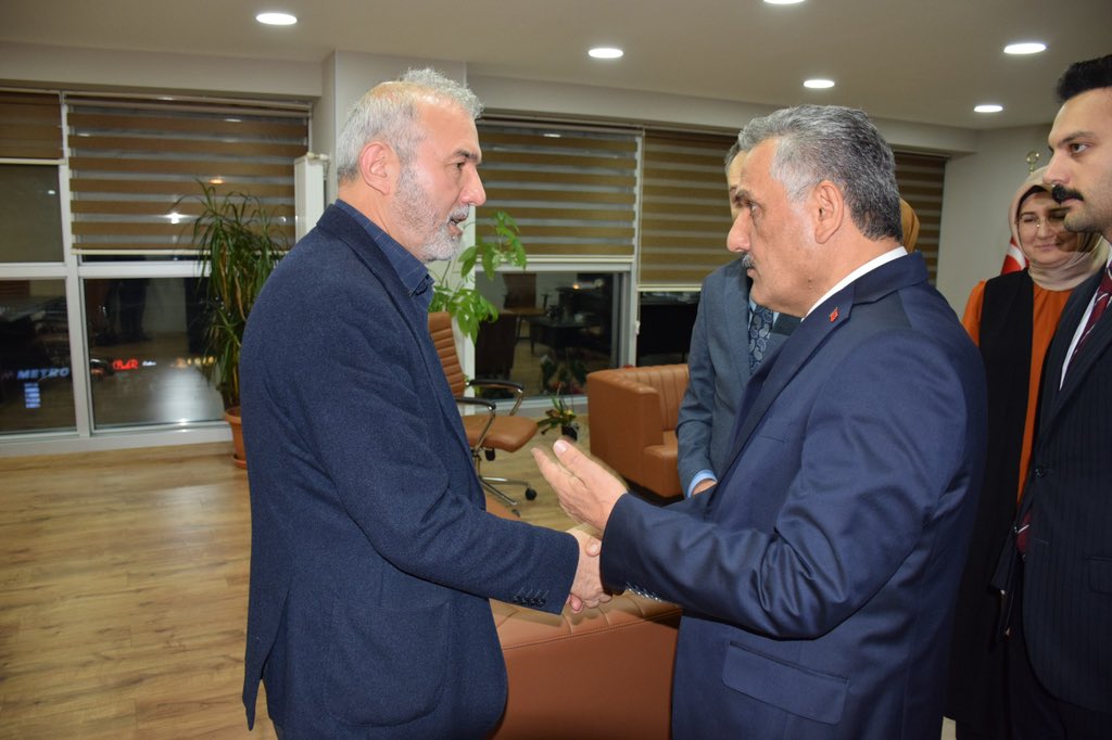 Atakum İlçe Başkanlığımızdayız. Teşkilatımızı seçimlere hazır ve yüksek moralli görmek bizi çok mutlu etti. Samsun’unumuzu Marka Kent haline getirmek için, tüm hemşehrilerimizle el ele çalışacağız. İlçe Başkanımız Abdulkadir Köstek’e <a href="/AKkstk55/">Abdulkadir Köstek</a>, ilçe yönetimimize ve teşkilatımıza