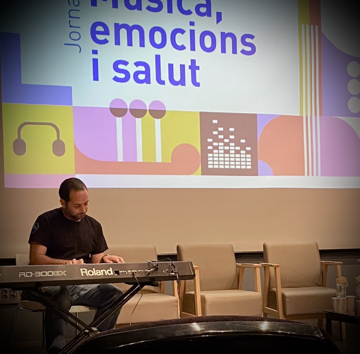 🎼 Compartiendo interesantes e inspiradoras miradas sobre el impacto de la música en nuestras emociones y en la salud, de la mano de músicos y profesionales de primer orden, junto a pacientes y familiares con testimonios muy emocionantes.