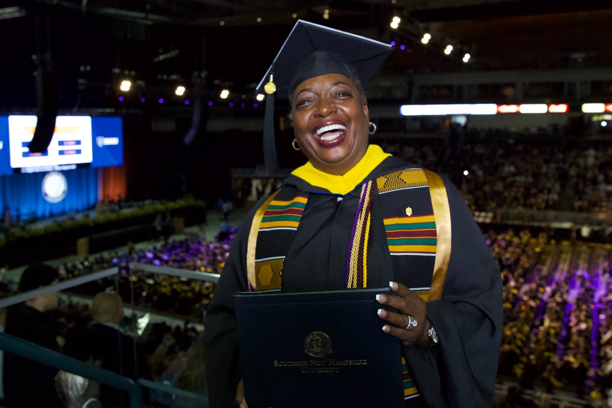 Robyn's joy is contagious and she and her family have so much to be proud of, I'm so glad she's being celebrated! s/o to <a href="/LeighTVReporter/">Leigh Scheps</a> for including video of Robyn dancing with her grandkids. 😍
💙💛#SNHUcelebrate <a href="/SNHU/">SNHU</a>

WATCH <a href="/InsideEdition/">Inside Edition</a>: insideedition.com/media/videos/g…