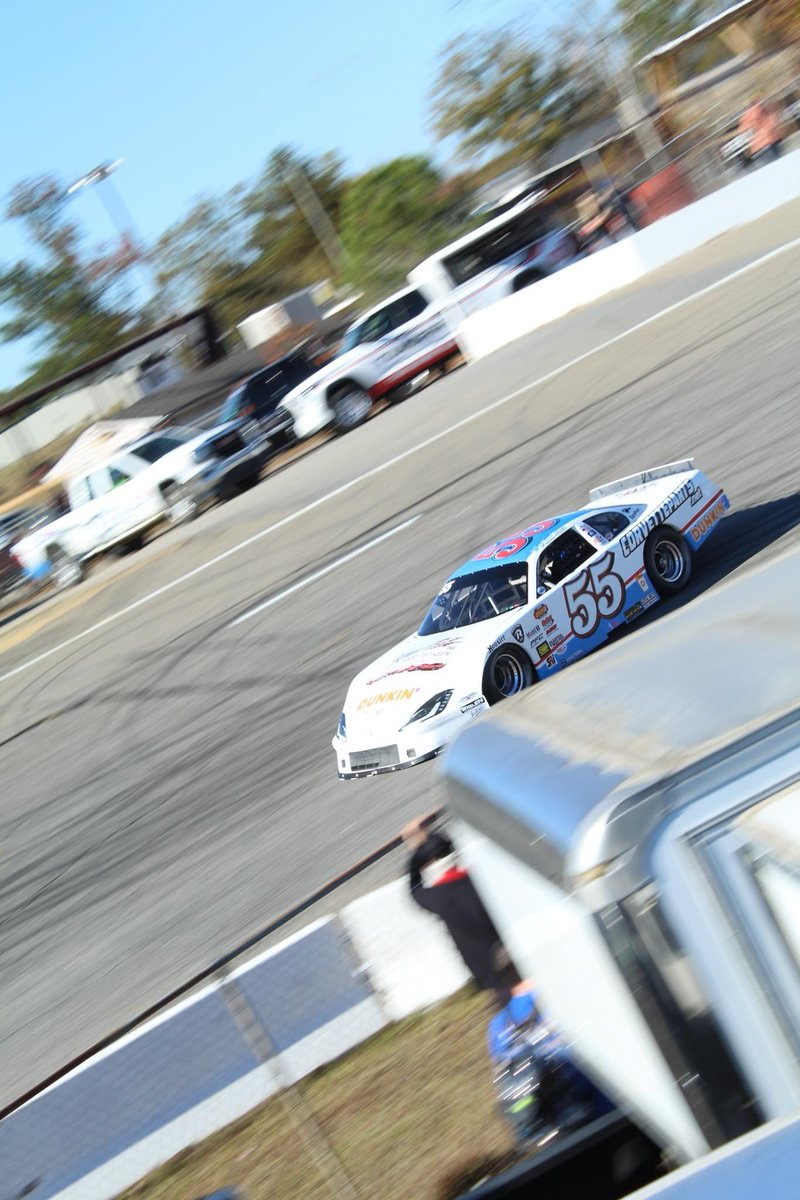 markwertz55's tweet photo. Shots from @FlorenceMSpdwy last week of the @KeenParts @dunkindonuts @LITTLEJOESAUTO #55 #OldBody @FiveStarBodies put back into the rotation π https://t.co/UWXvRe7D1W